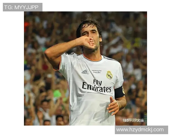 球星赛场安抚动作展现足球魅力与竞技精神的独特风采